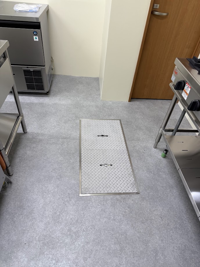 ホーコスFRPグリストラップSUS蓋GFR-15PAU設置工事施工後２