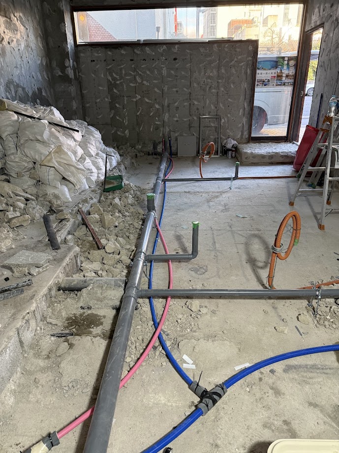 厨房給水管、湯管、排水管配管工事