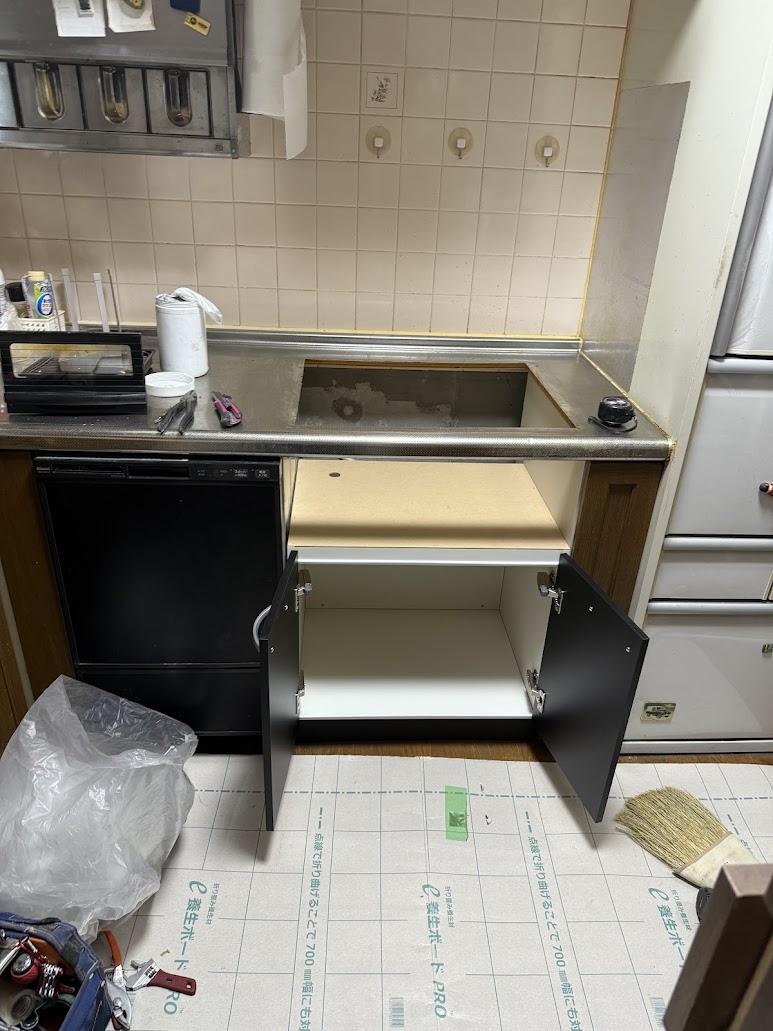 リンナイコンロ下部専用キャビネット(UKC-605-B)設置後