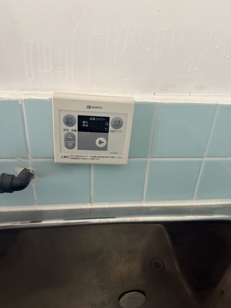 ノーリツ16号給湯専用給湯器GQ-1612WE専用リモコンRC-6206S施工前