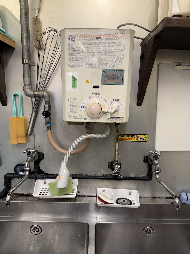 大坂ガス（ノーリツYR546）元止め式湯沸し器施工前