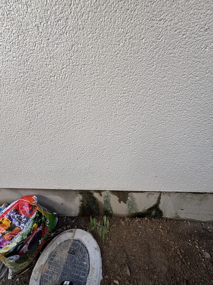 水漏れキッチン裏外部施工前