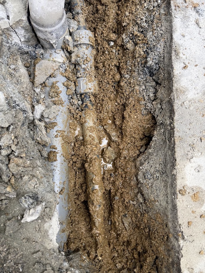 給水管水漏れ箇所