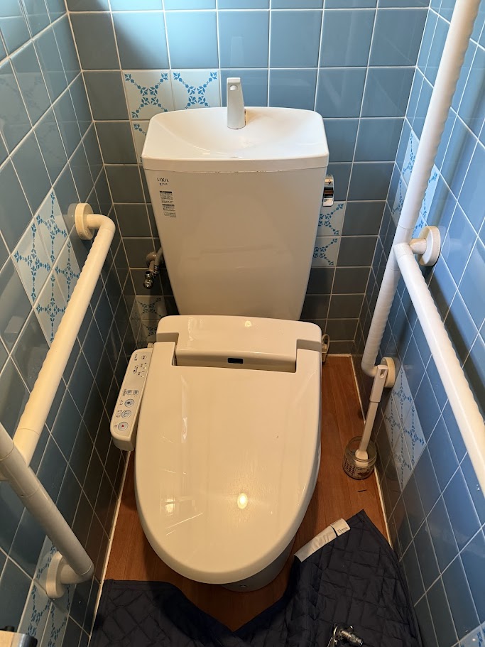 リクシルシャワートイレCW-RK10AH施工前