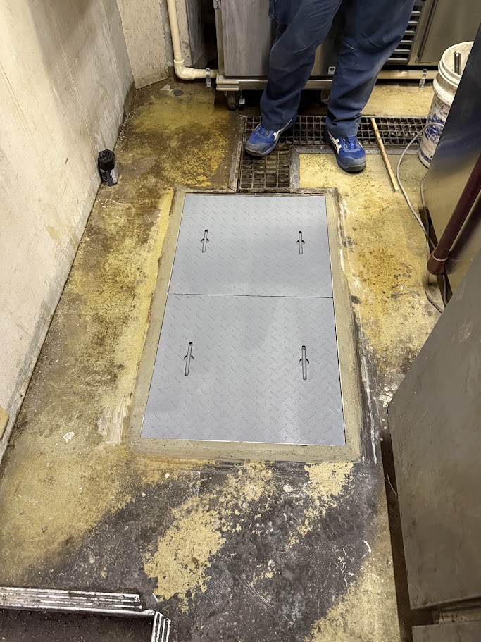 既存枠蓋撤去下田エコテックＳＵＳ製枠ＭＨ型錆止め塗装蓋設置施工後