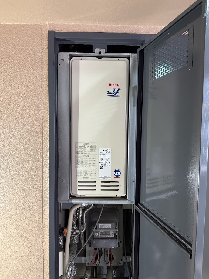 リンナイ RUX-VS1616TBスリムタイプ ガス給湯器 16号 PS扉内設置型PS後方排気型施工前15