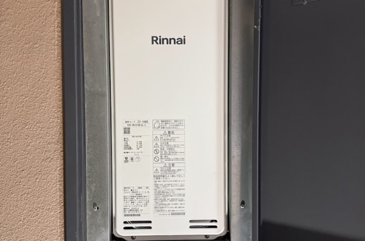 大阪府大阪市阿倍野区リンナイ RUX-SA1616B(A)-E スリムタイプ ガス給湯器 16号 PS扉内設置型/PS後方排気型給湯器交換工事