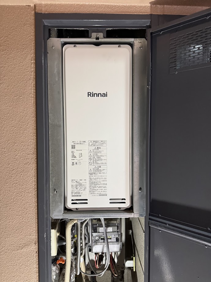 リンナイ RUX-SA1616B(A)-E スリムタイプ ガス給湯器 16号 PS扉内設置型PS後方排気型施工後11