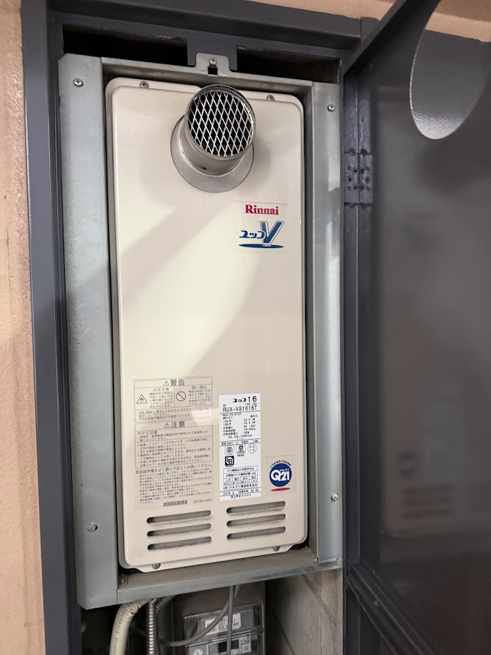 リンナイ RUX-VS1616T スリムタイプ ガス給湯器 16号 PS扉内設置型PS前排気型施工前11