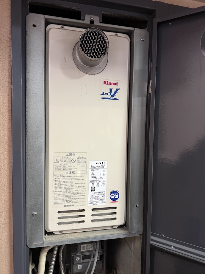 リンナイ RUX-VS1616T スリムタイプ ガス給湯器 16号 PS扉内設置型PS前排気型施工前13