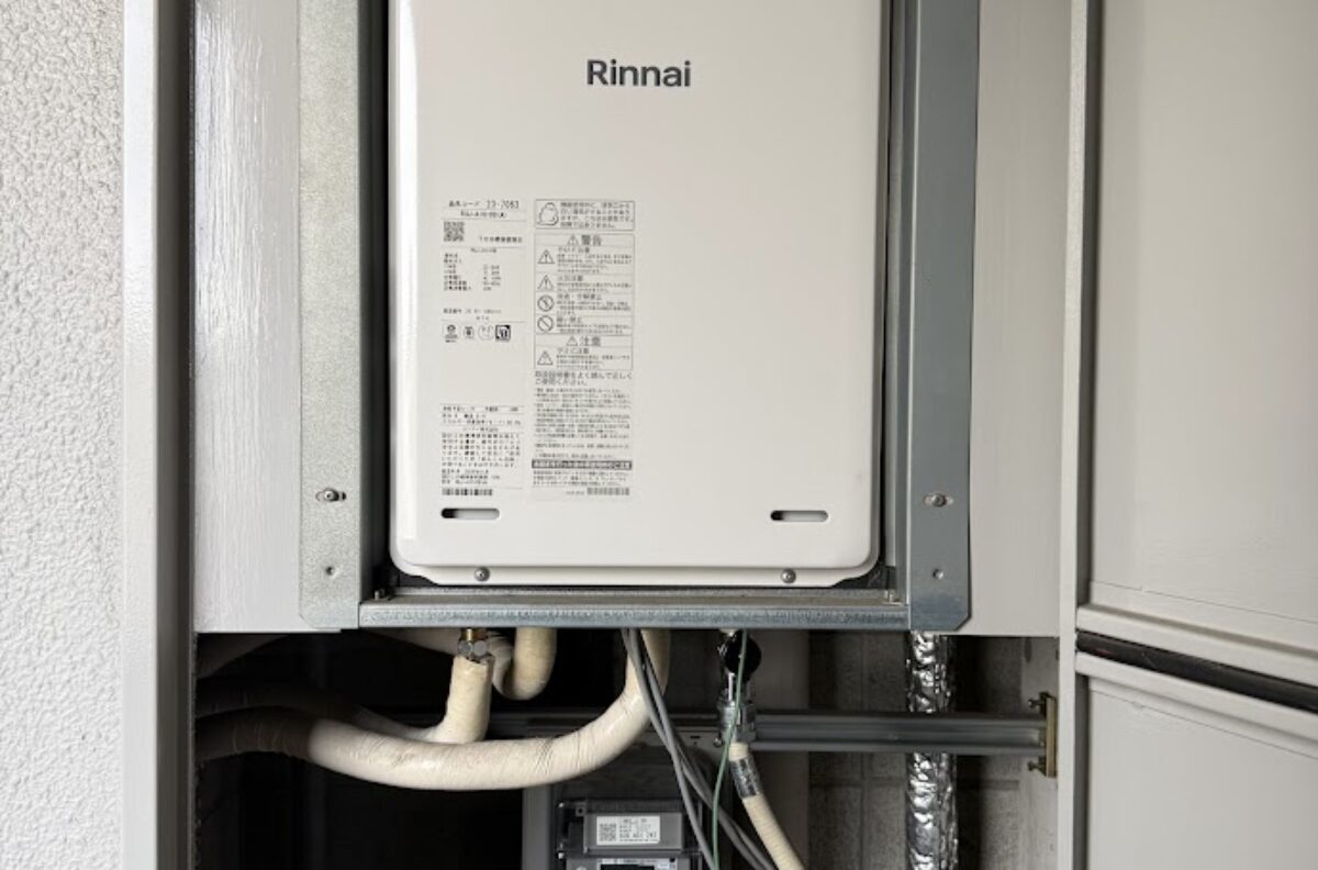 大阪府大阪市北区給湯器交換工事リンナイRUJ-A1610B16号PS扉内後方排気高温水供給式給湯器(高温差し湯タイプ)PS内設置タイプ