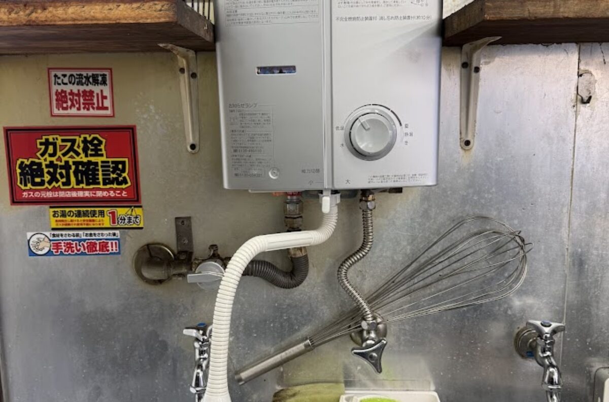 大阪府堺市堺区某店舗給湯器工事リンナイRUS-V51YTB(WH)元止式湯沸し器