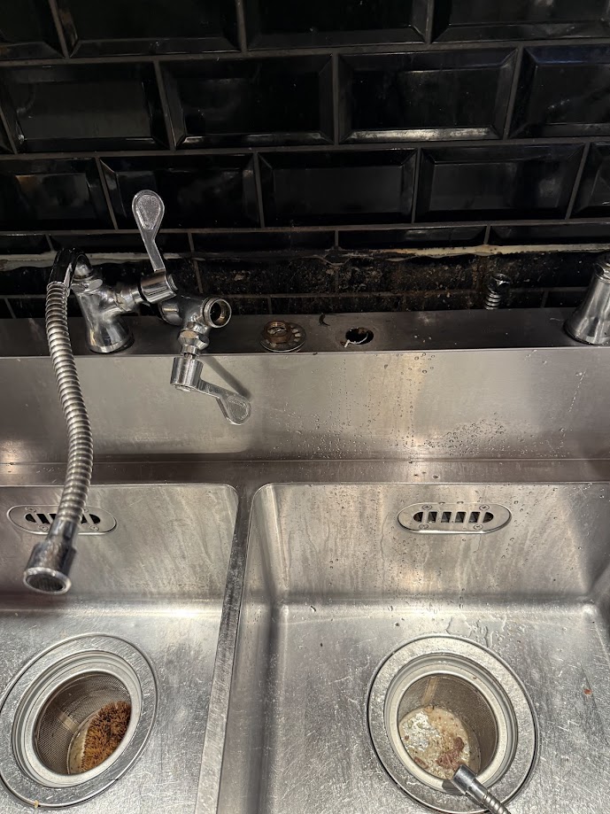 厨房水栓サンエイA5310LF－13厨房用立形自在水栓取り外し後