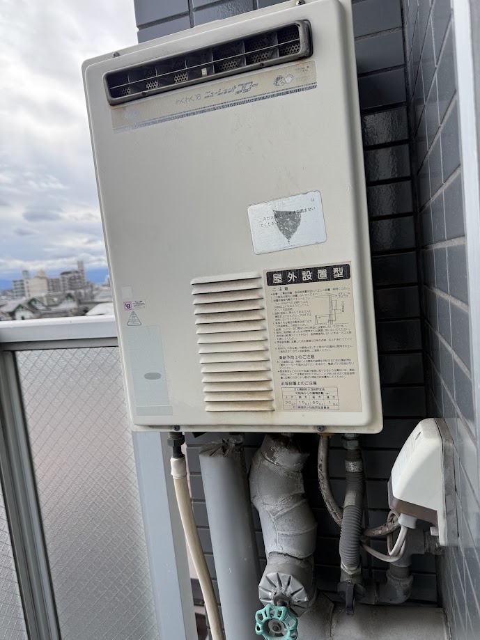 大坂ガス（N）131-8080AハーマンYV1639R　16号高温水供給式給湯器(高温差し湯タイプ)施工前99