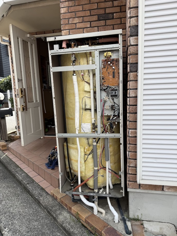 東芝電気温水器HPL-TFC461RAU施工前2