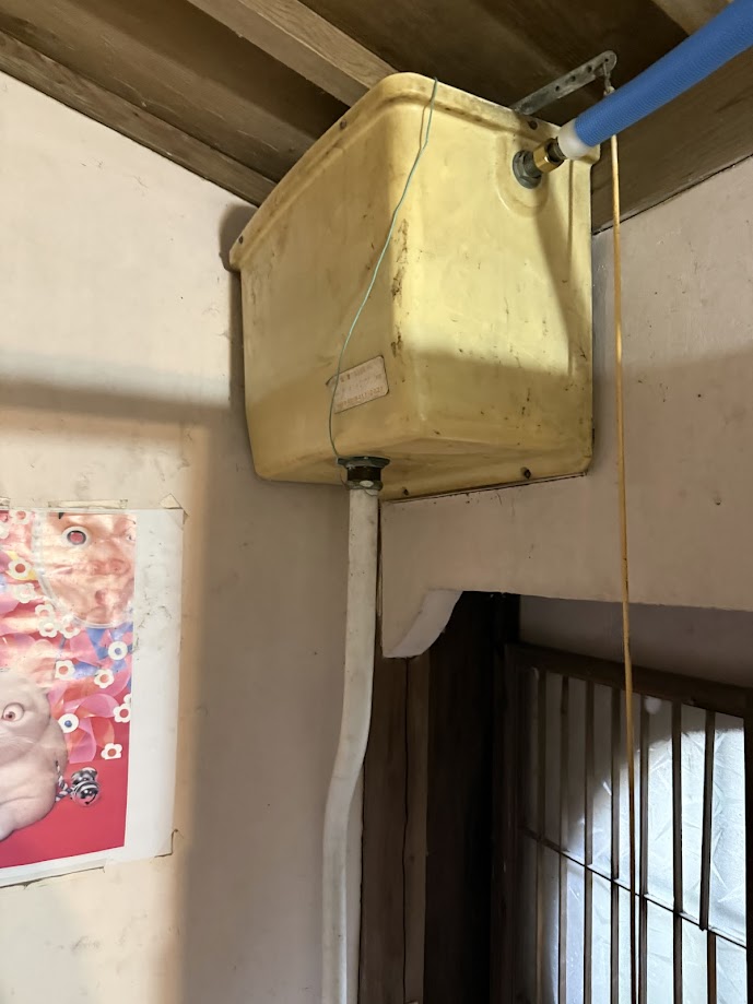 メーカー不明ハイタンク施工前
