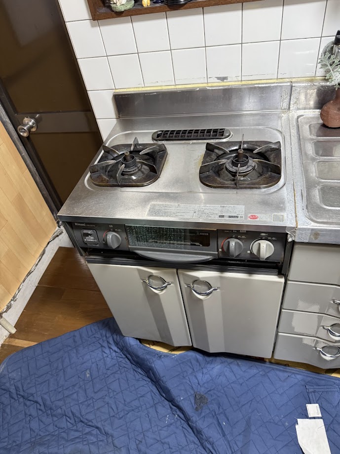 リンナイキャビネット型グリル付ガステーブルURG-60TS-R施工前