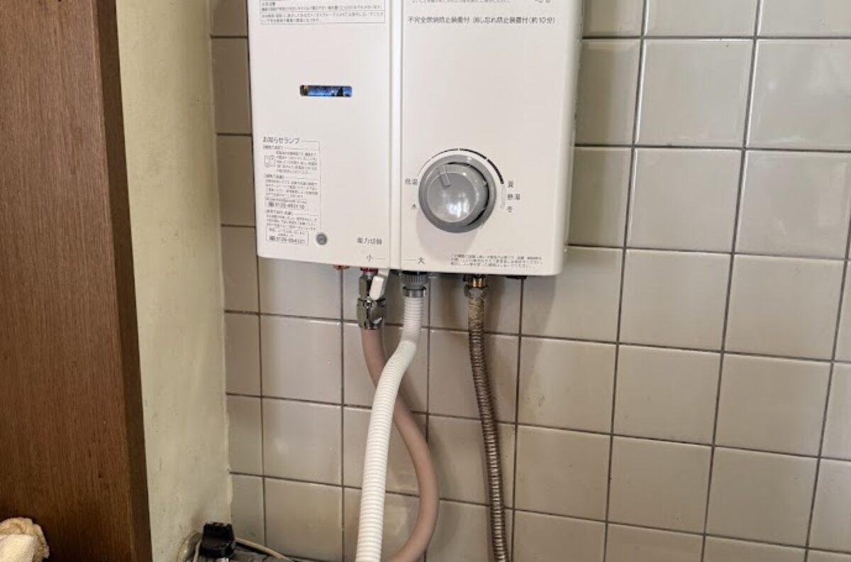 大阪府大阪市住之江区某店舗リンナイ元止式湯沸し器RUS-V51YTB給湯器交換工事