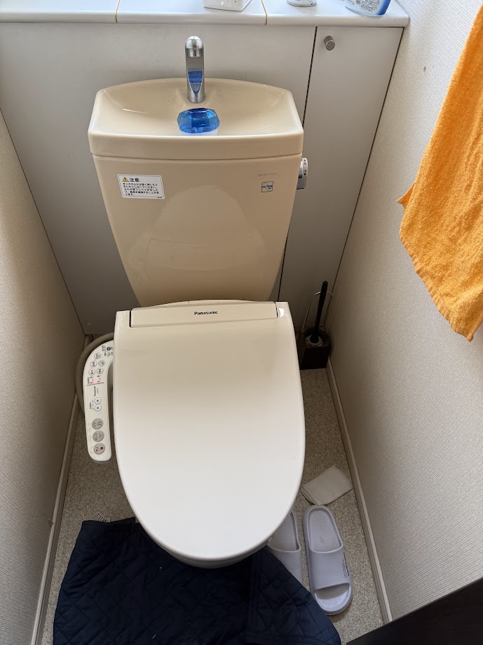 パナソニック温水便座ビューティートワレCH931S施工前(2Fトイレ)