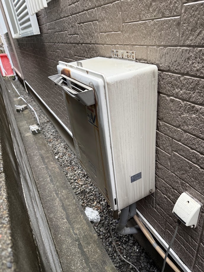 リンナイ24号ガスふろ給湯器オートタイプRUF-V2405SAW(AW)施工前