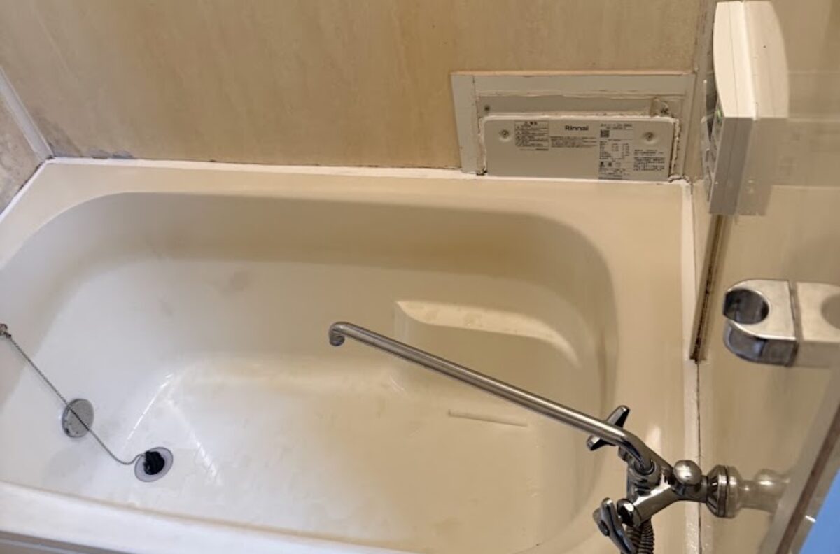 大阪府吹田市リンナイ8号壁貫通型ガスふろ給湯器（給湯+追い焚き）RUF-HA83SA-E 交換工事