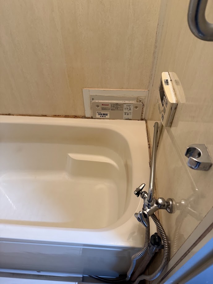 リンナイ8号壁貫通型ガスふろ給湯器（給湯+追い焚き）RUF-HV82SA-E施工前
