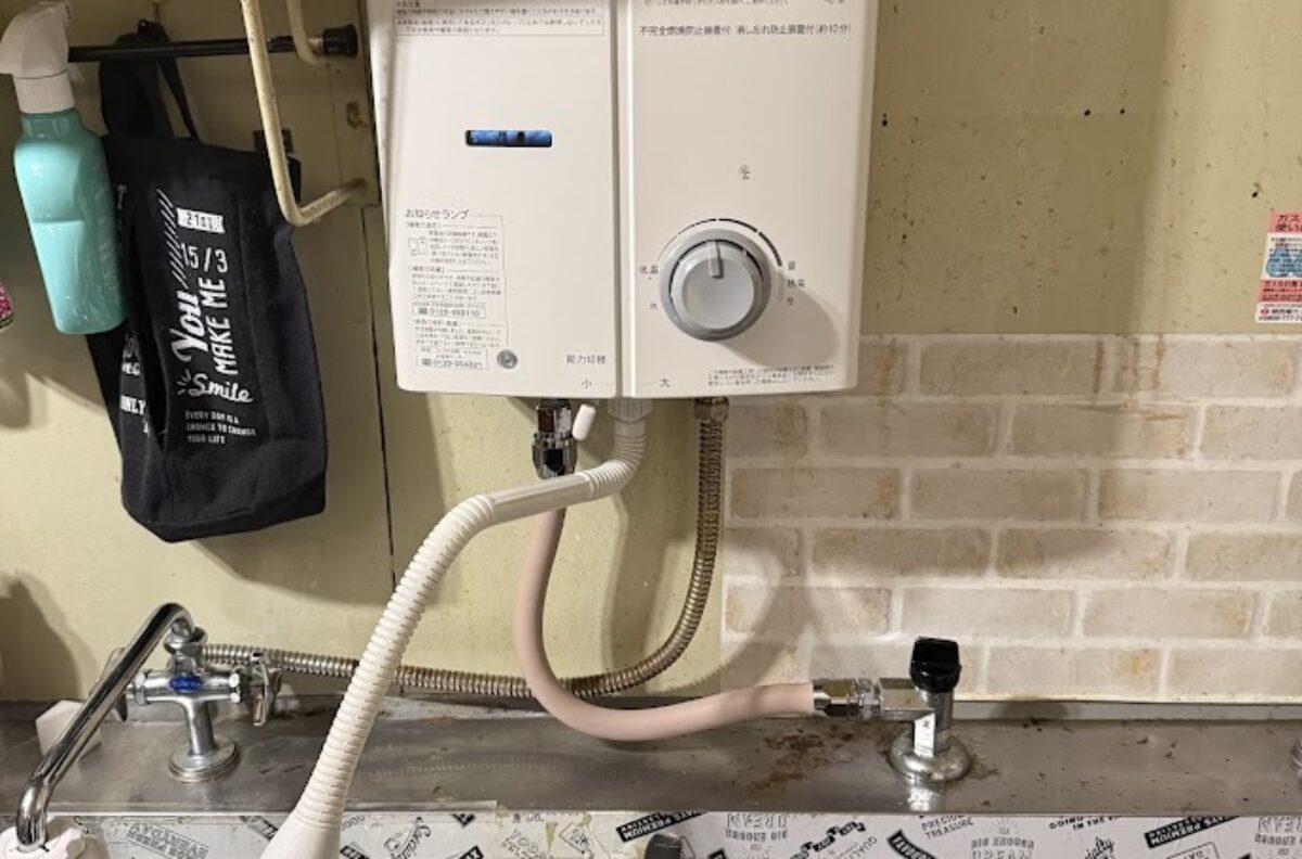 大阪府堺市南区リンナイ元止式湯沸し器RUS-V51YTB(WH)(（給湯器）交換工事