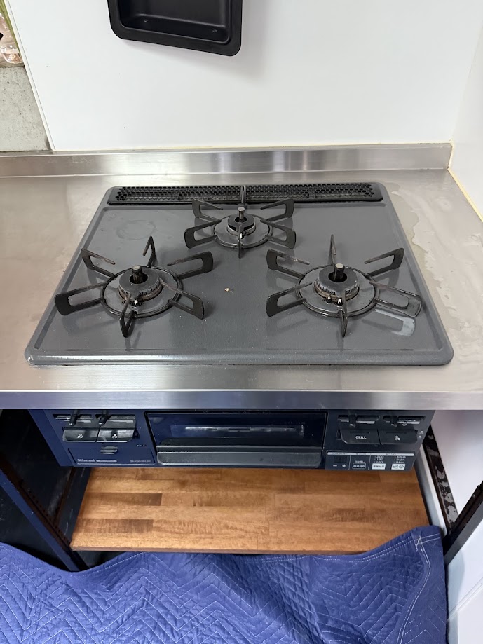 リンナイビルトインコンロ（Metal）RS31M4H2R-BW施工前