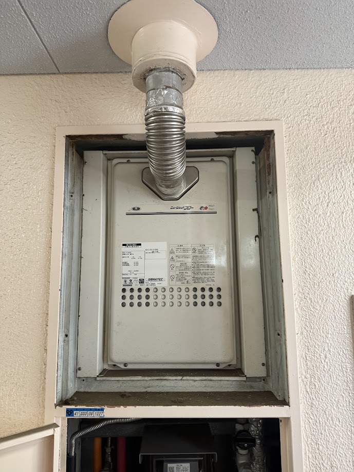 大阪ガス(N)131-H812ハーマンYV1660RT高温水供給式タイプ 16号 PS扉内設置型,PS延長前排気型(排気延長タイプ)及びPS設置枠施工前
