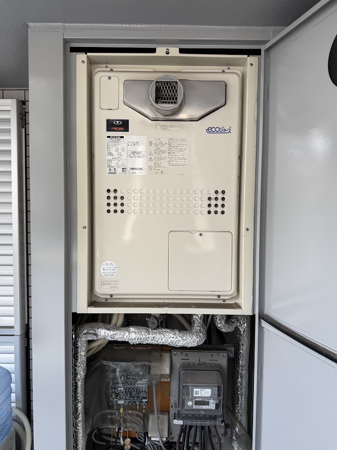 大阪ガス給湯器135-N432 エコジョーズ PS扉内設置排気 24号暖房熱源機給湯器ノーリツGTH-C2440SAWX6H-T施工前
