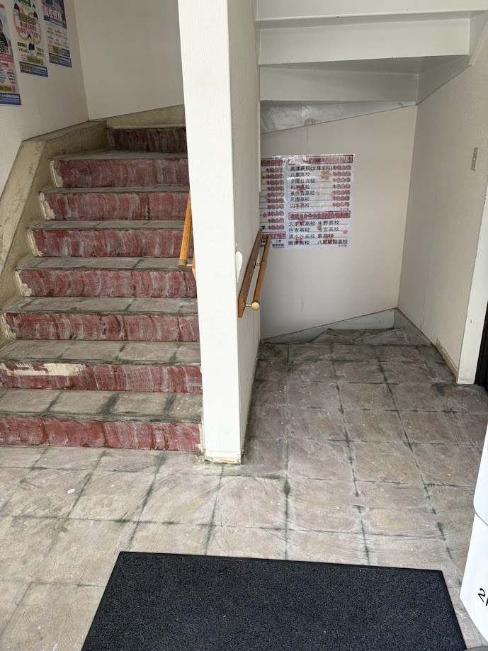 階段踊り場床リフォーム床捲り後2