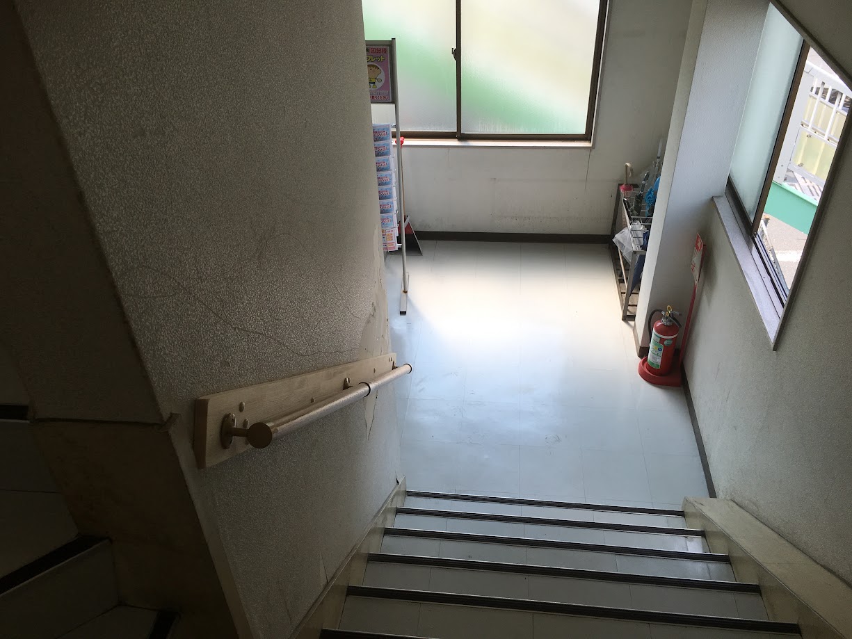 階段踊り場床リフォーム施工前1