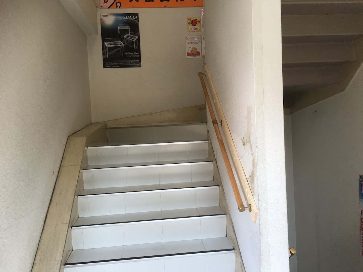 階段踊り場床リフォーム施工前2