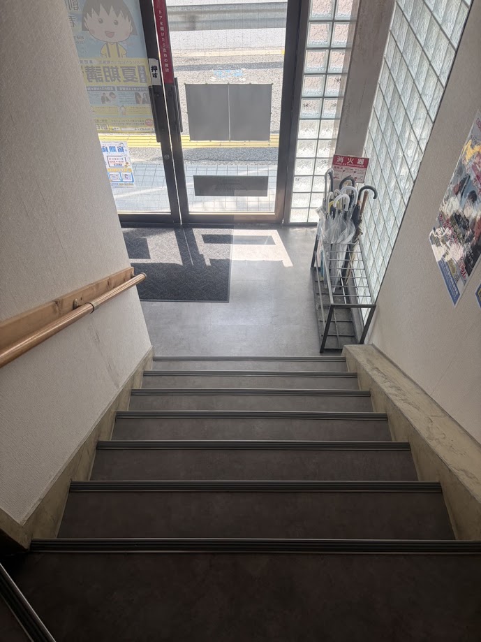 階段踊り場床リフォーム施工後1