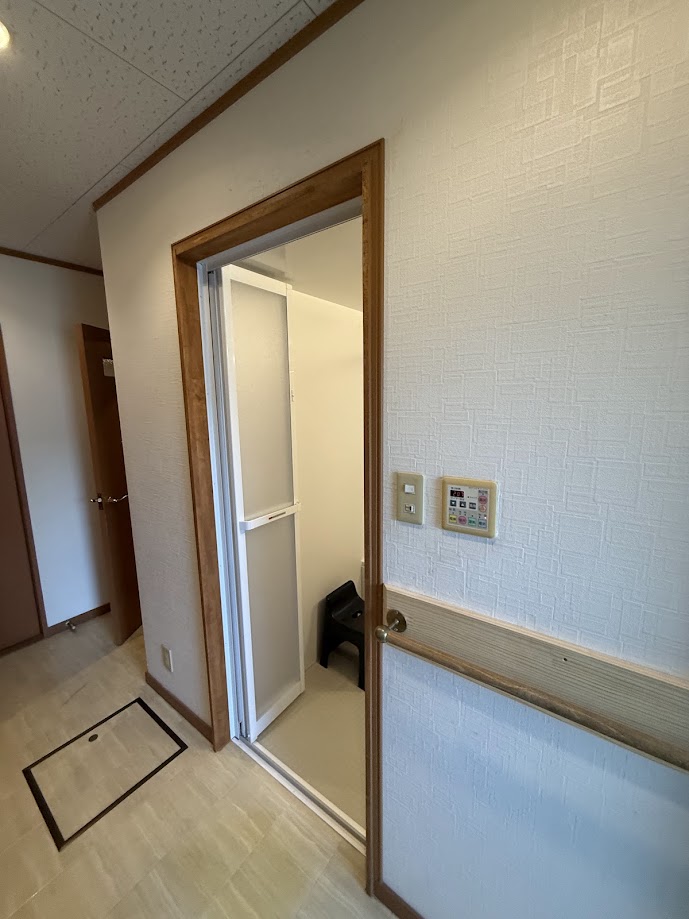 ユニットバス枠設置工事及びユニットドア横手すり1
