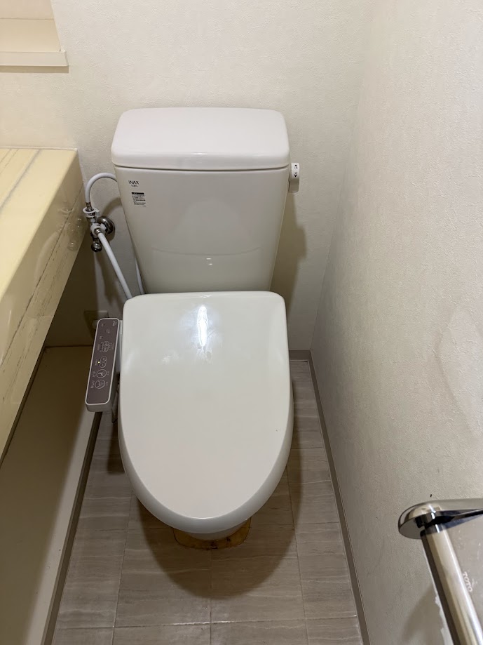 リクシルアメージュ便器床上排水トイレフチレス（YBC-Z30PYDT-Z380)＋リクシルシャワートイレCW－D11施工後