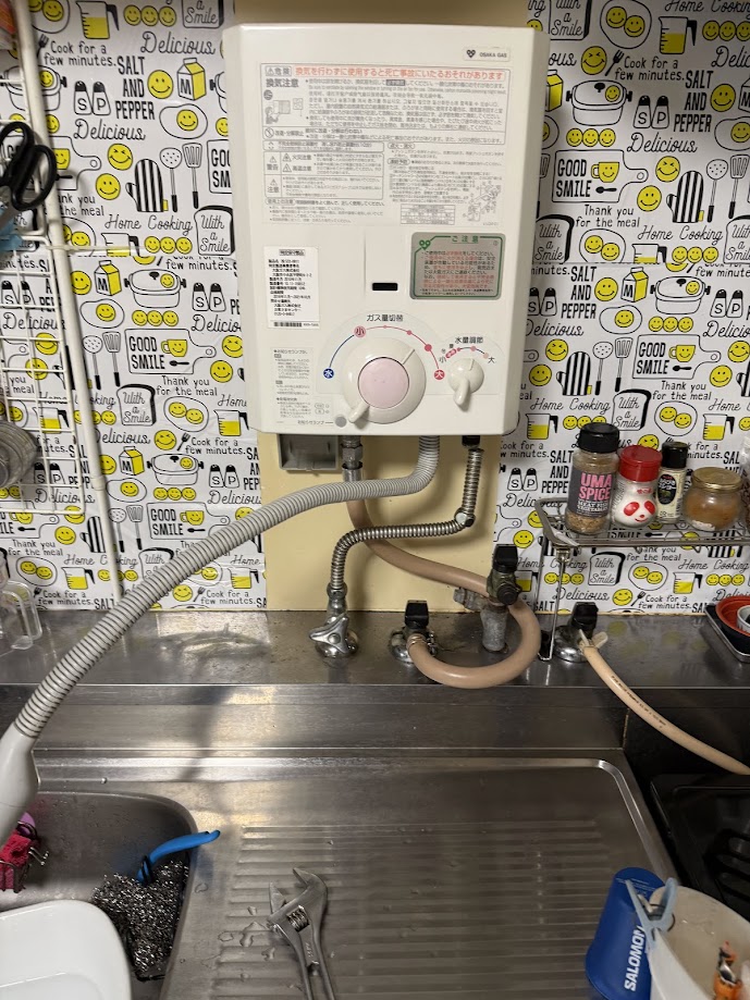 大阪ガス瞬間湯沸かし器元止め式(N)533-H911ハーマンYR546施工前