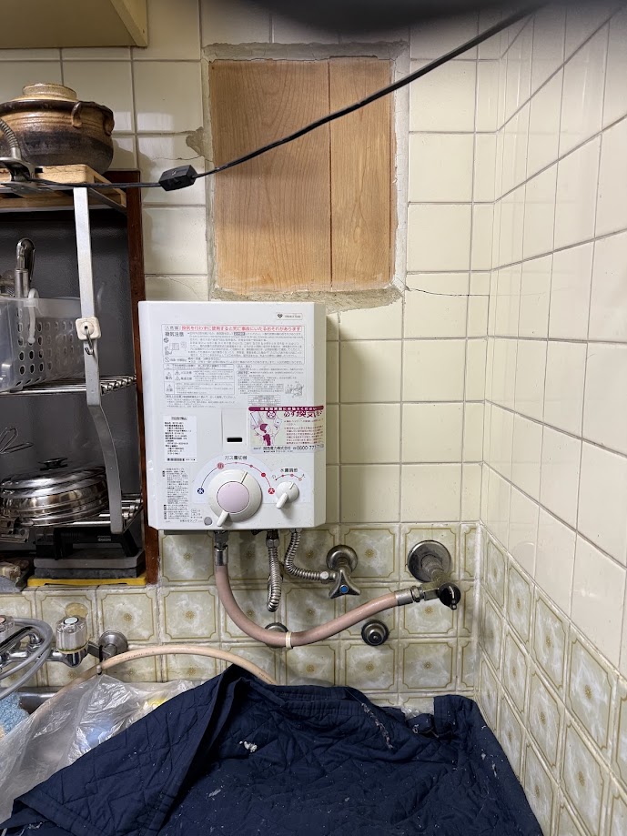 大阪ガス瞬間湯沸かし器先止め式(N)533-H921ハーマンYS546施工前