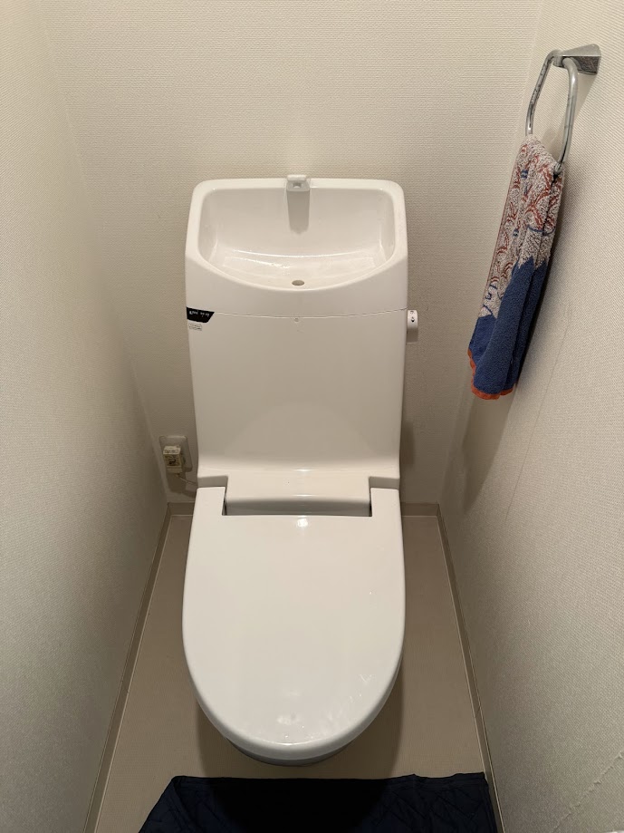 リクシルタンクウシュレットの一体型DT-C180施工前