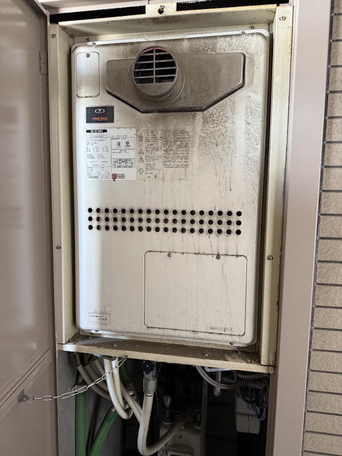 大阪ガス給湯器FT-4200ARS4SW3Q(N)135-0062ノーリツ給湯暖房熱源機24号PS扉内設置PS前排気型GTH-2413SAWXH-T施工前