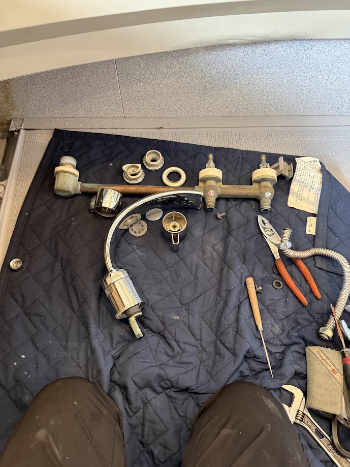 TOTOデッキ型水栓撤去品